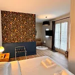 Logis Demeure De La Vignole 3*