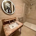 Logis Demeure De La Vignole Hotel