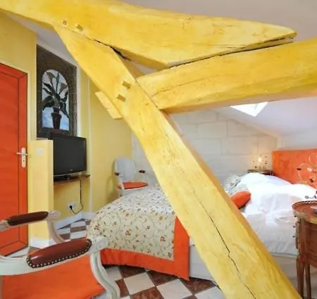 Logis Demeure De La Vignole Otel 3*