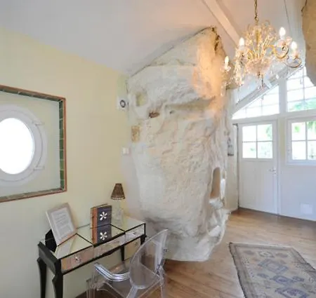 Logis Demeure De La Vignole Otel