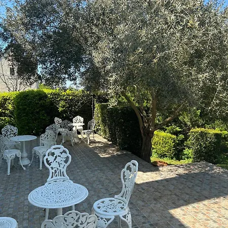 Hotel Logis Demeure De La Vignole 3*