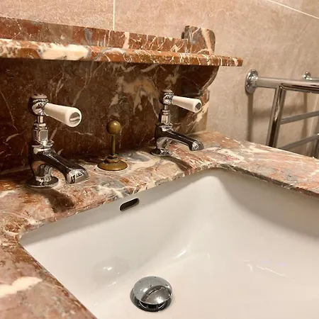 Logis Demeure De La Vignole 3*