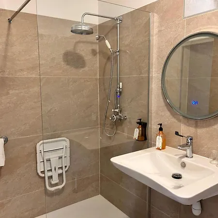 Hotel Logis Demeure De La Vignole 3*