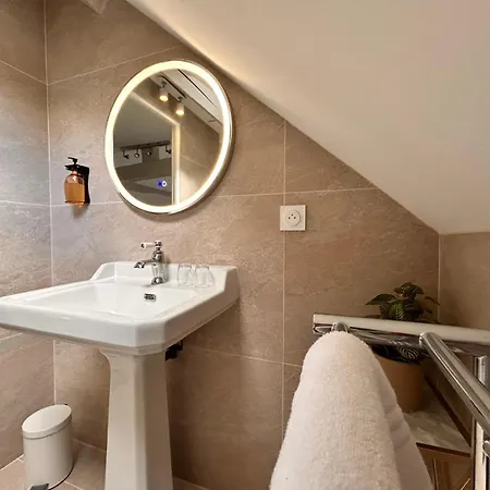 Logis Demeure De La Vignole 3*