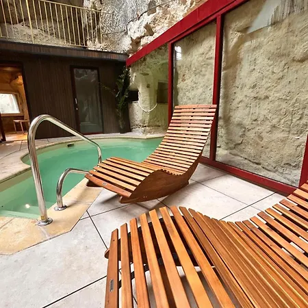 Logis Demeure De La Vignole Hotel 3*