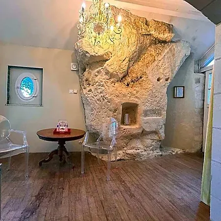 Logis Demeure De La Vignole Hotel