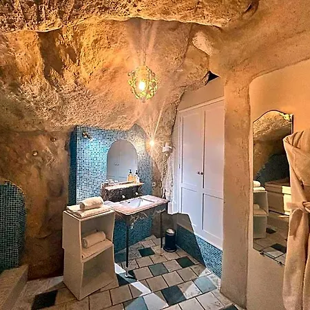 Logis Demeure De La Vignole Hotel 3*