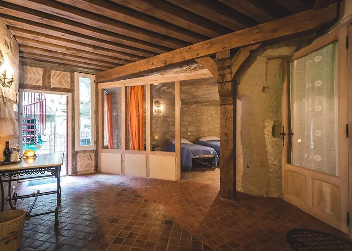 Logis Demeure De La Vignole Hotel