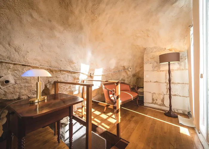 Hotel Logis Demeure De La Vignole 3*