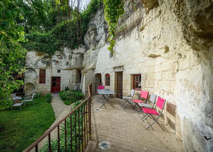 Logis Demeure De La Vignole Hotel 3*