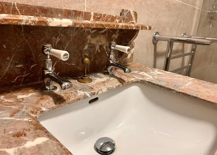 Logis Demeure De La Vignole 3*