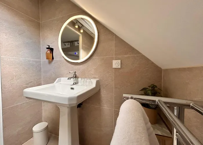 Logis Demeure De La Vignole 3*