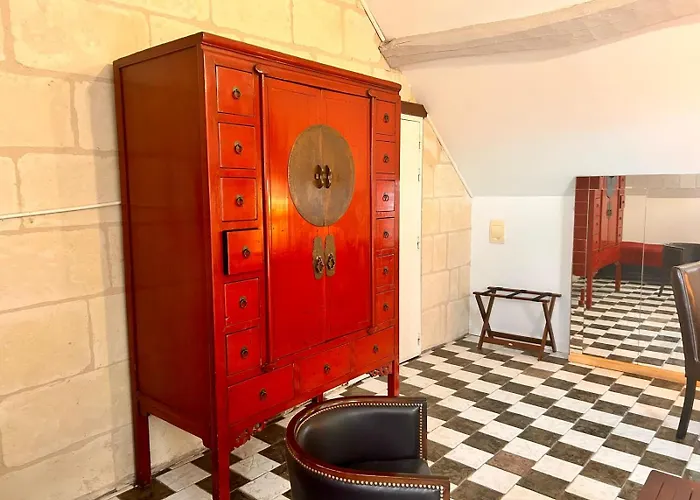 Logis Demeure De La Vignole Hotel