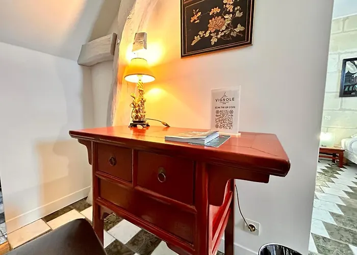 Logis Demeure De La Vignole Hotel