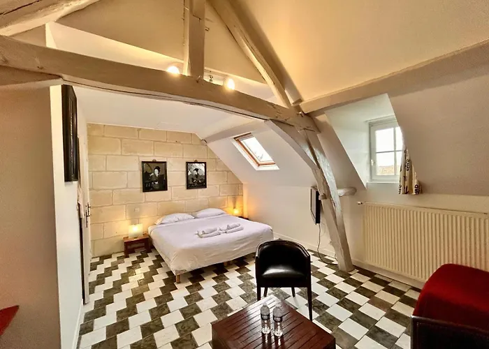 Hotel Logis Demeure De La Vignole Turquant