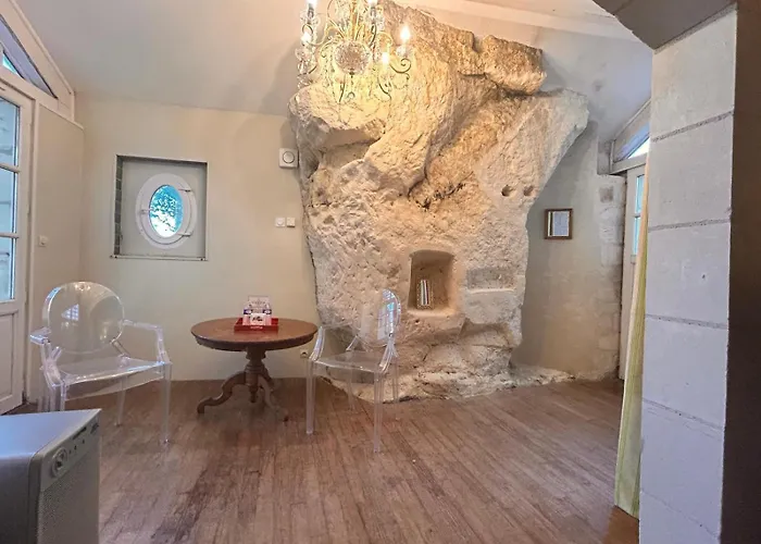 Hotel Logis Demeure De La Vignole Turquant