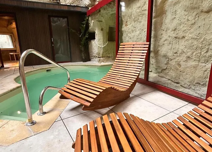 Logis Demeure De La Vignole Hotel 3*