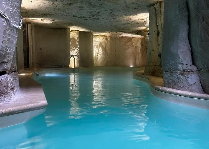 Logis Demeure De La Vignole Hotel